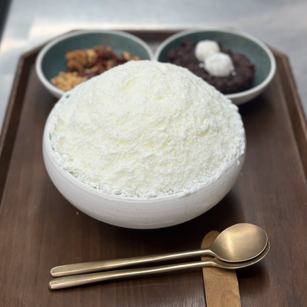 Traditional cauldron red bean shaved ice