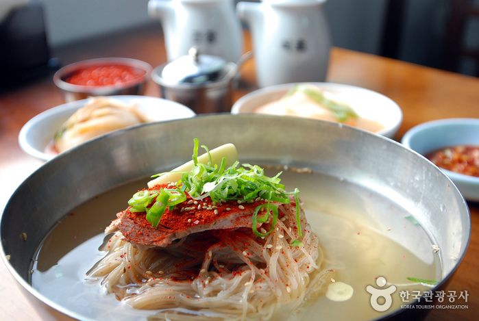 Naengmyeon (cold buckwheat noodles)