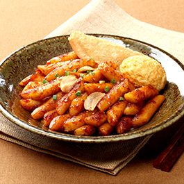 North Korean-style oil Tteokbokki (spicy rice cakes)