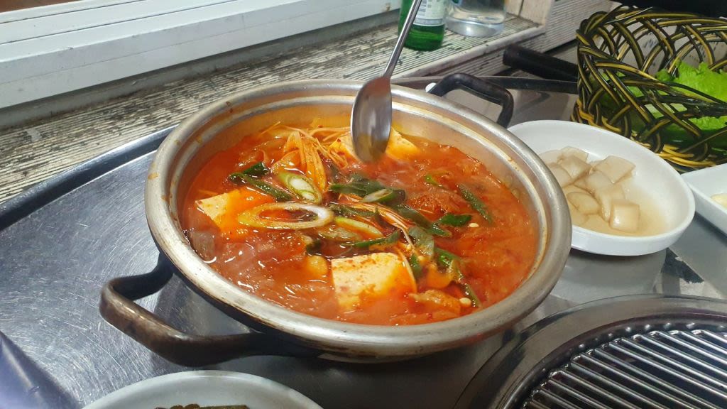 Kimchi-jjigae (Kimchi stew)