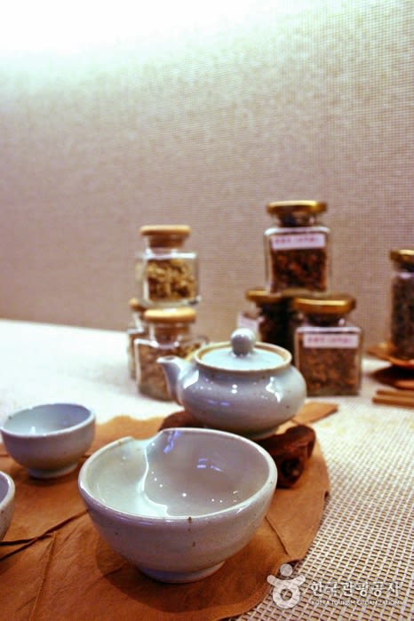 仁寺洞の美しい茶の博物館 | 伝統的な韓屋で楽しむお茶と文化 | NOL World