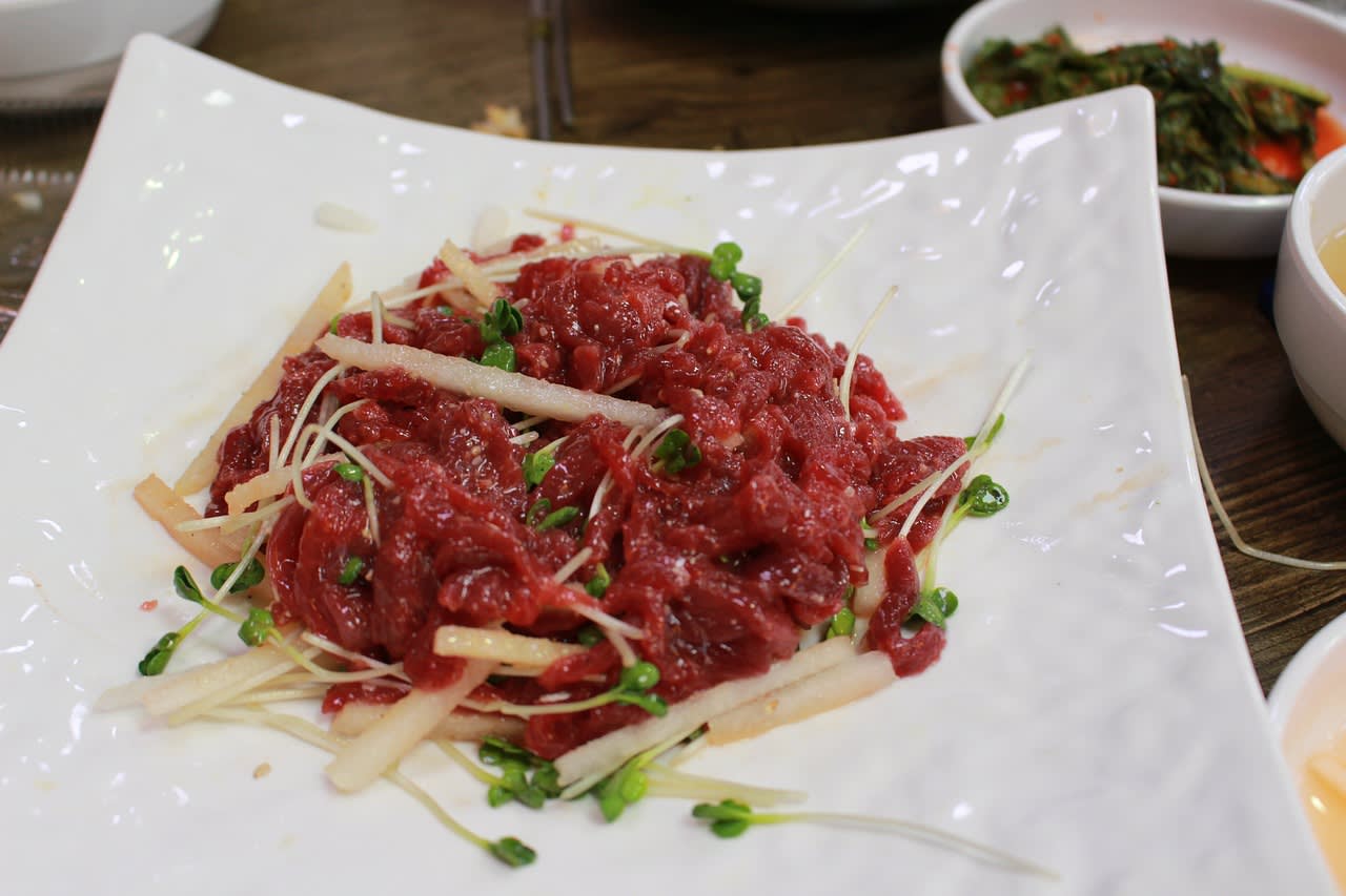 Horse Yukhoe (beef tartare)