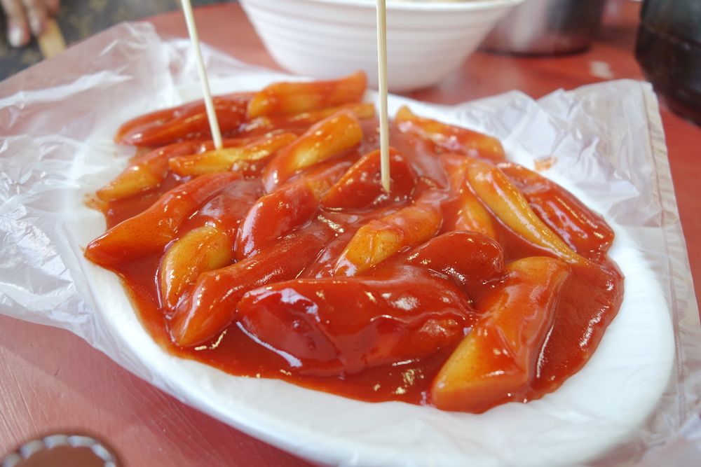 Tteokbokki (spicy rice cakes)