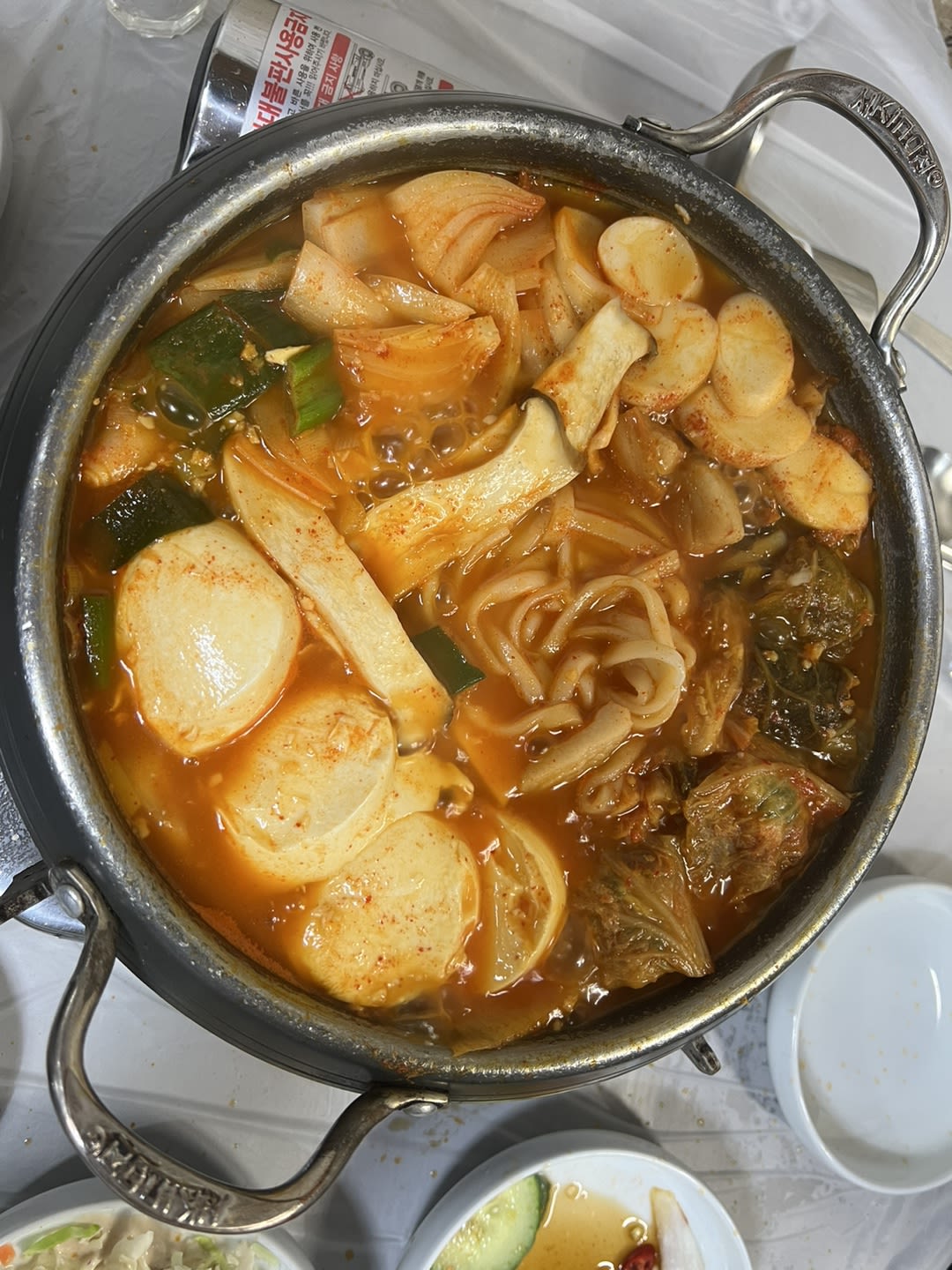 Yanggopchang Kimchi Jeongol (Kimchi hot pot with beef tripes)