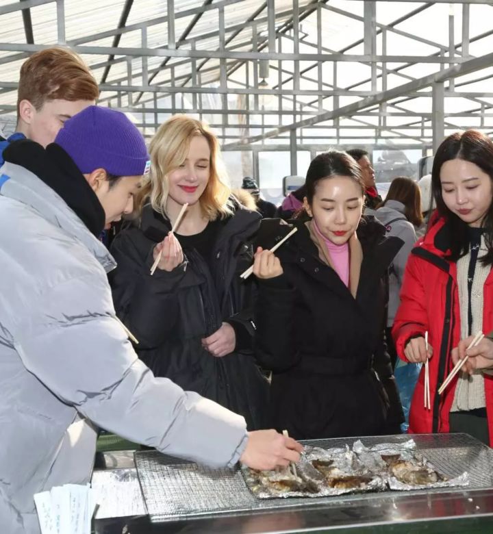 Hwacheon Sancheoneo Ice Festival Day Tour thumbnail