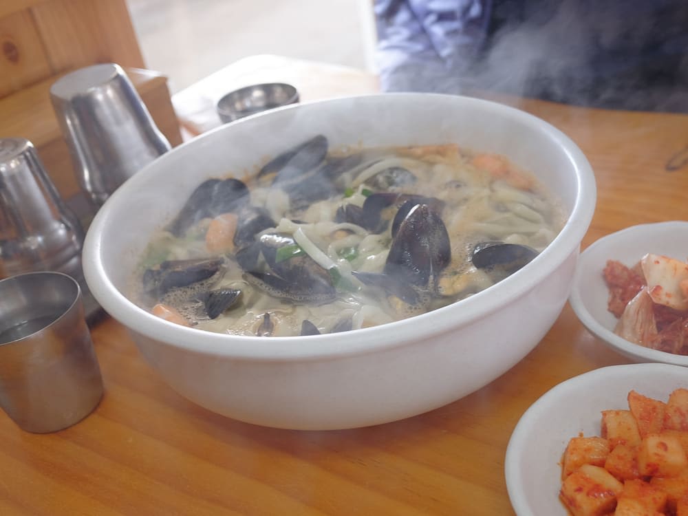 31cm Seafood Kalguksu (knife-cut noodle soup)