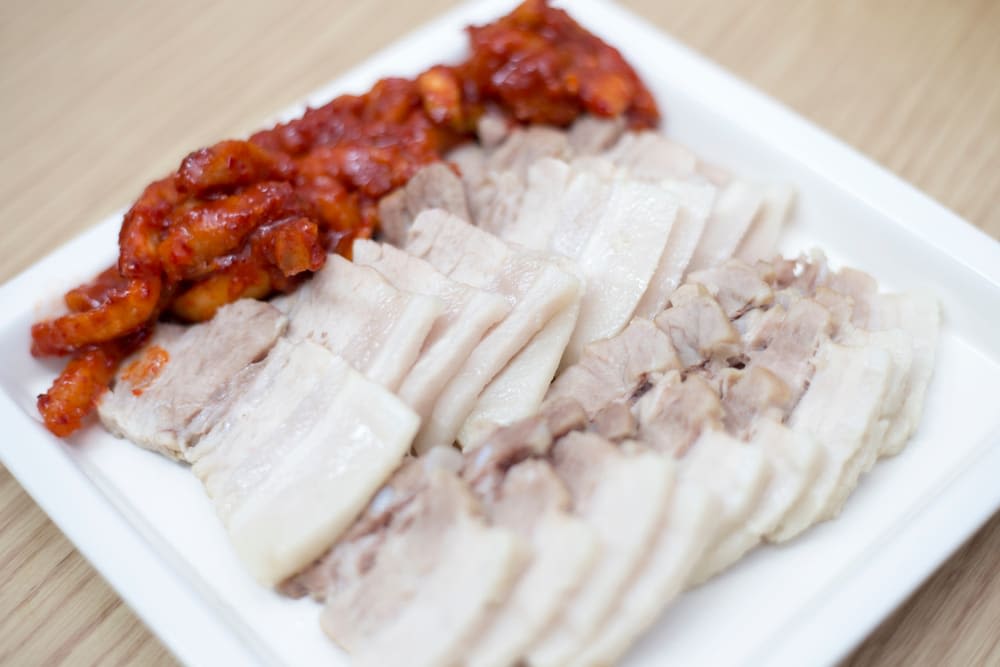 Suyuk (boiled pork belly slices)