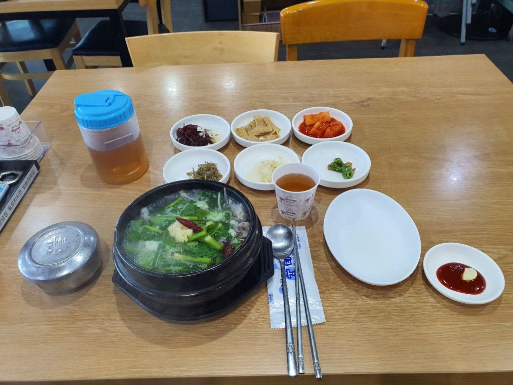 Eunbokguk (brown-backed toadfish soup)