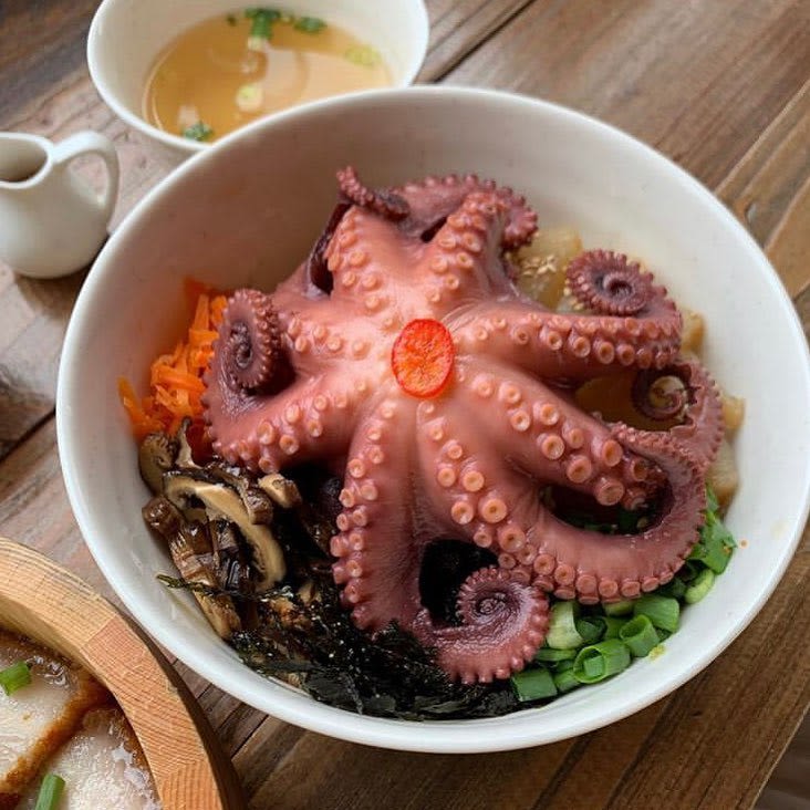 Soy Sauce-marinated Octopus Bibimbap (mixed race)