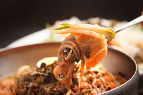 Jjangban-makguksu (jumbo buckwheat noodles)