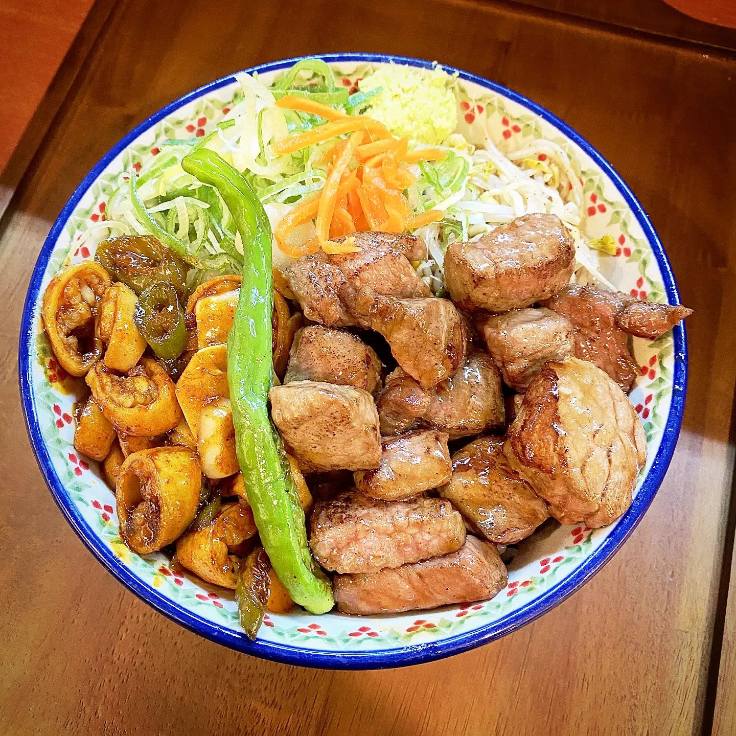 シマチョウキューブステーキ丼