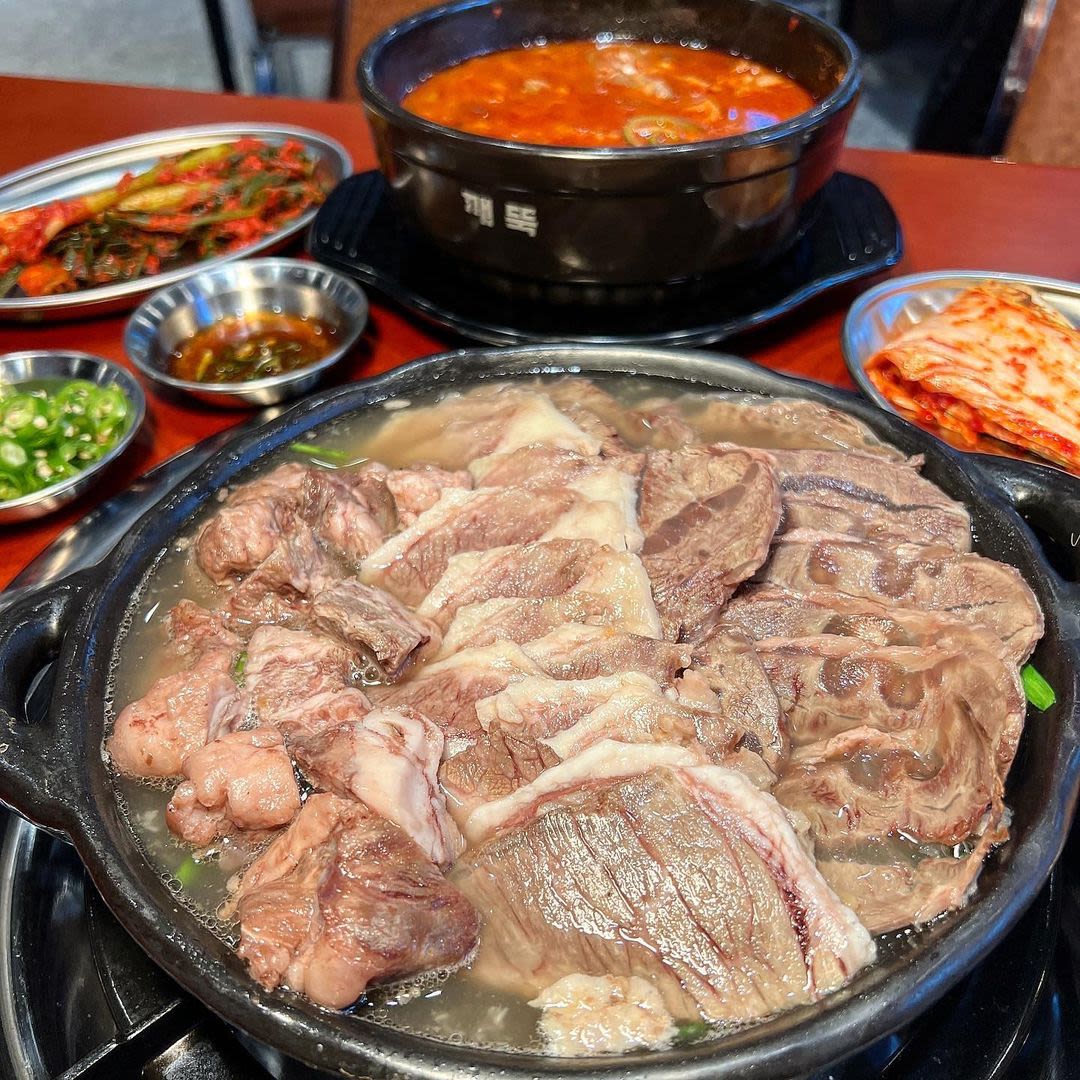 Assorted Suyuk (boiled beef or pork slices)