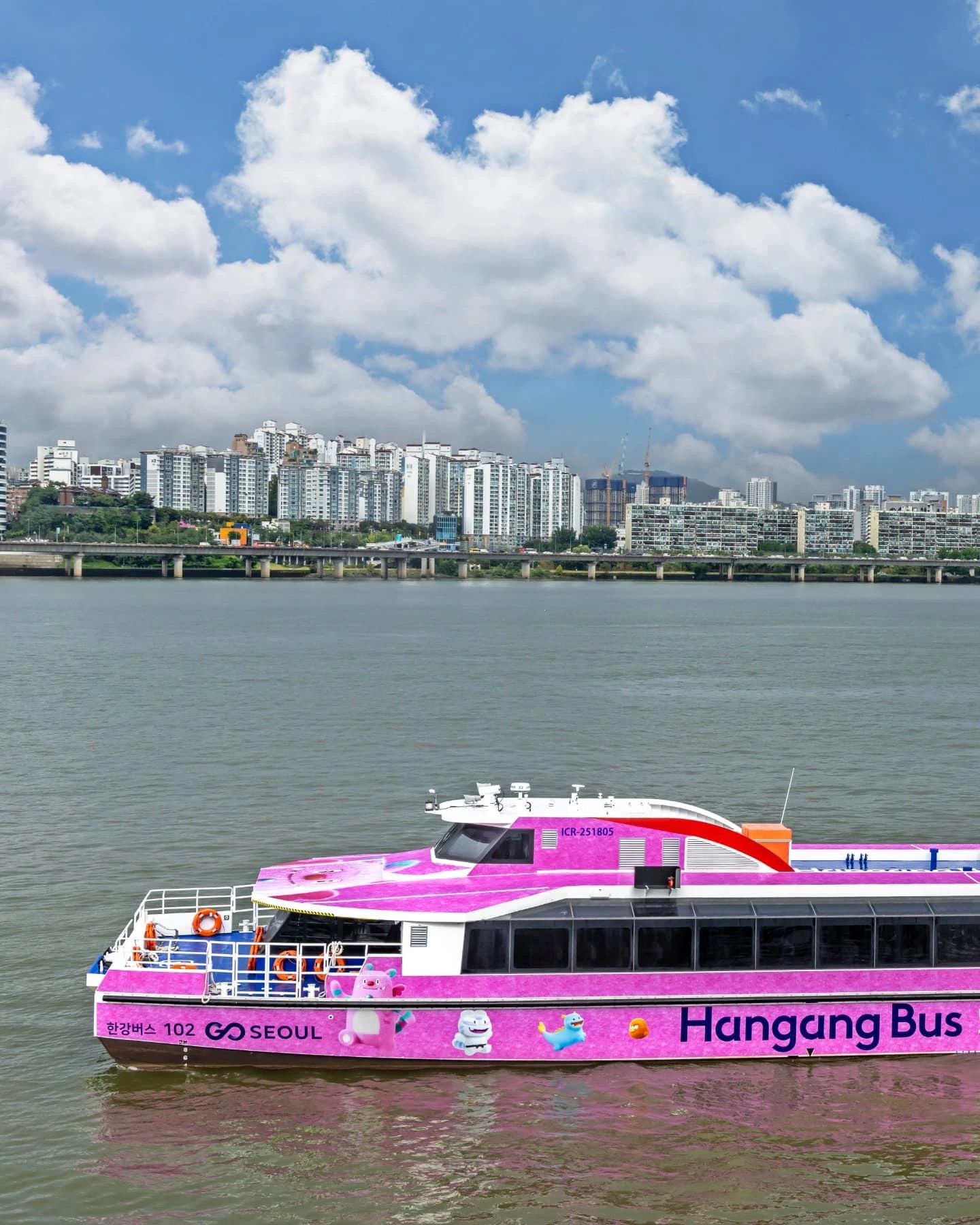 Hangang River Bus Resumes Service