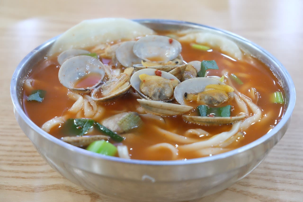 황제 산더미 바지락칼국수