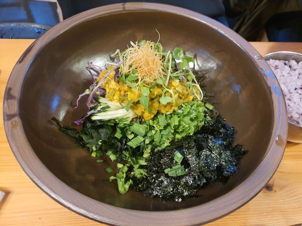 Tongyeong Sea Pineapple Bibimbap (mixed rice)