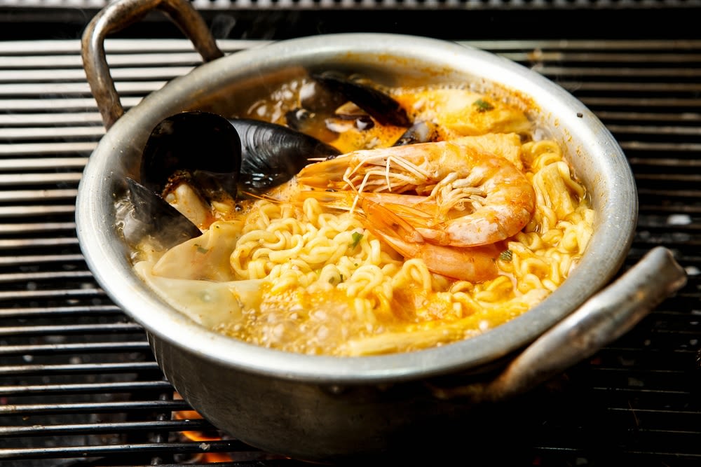 Seafood Ramyeon (instant noodles)