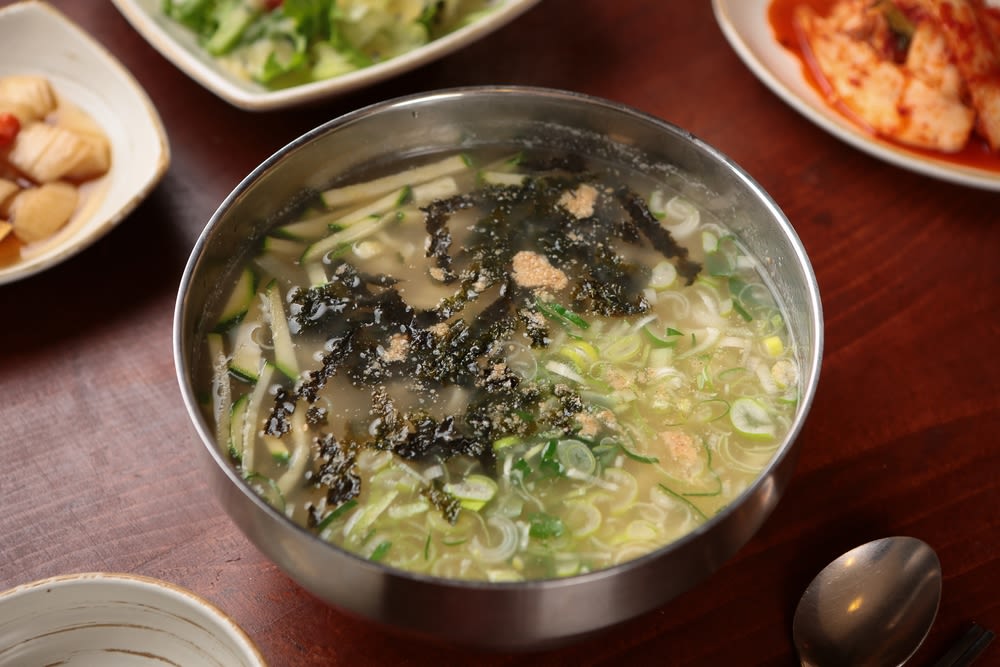 Kalguksu (knife-cut noodle soup)