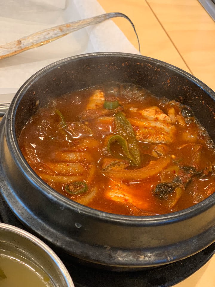 Galchi Jorim Ttukbaegi (braised cutlassfish in a hot pot)