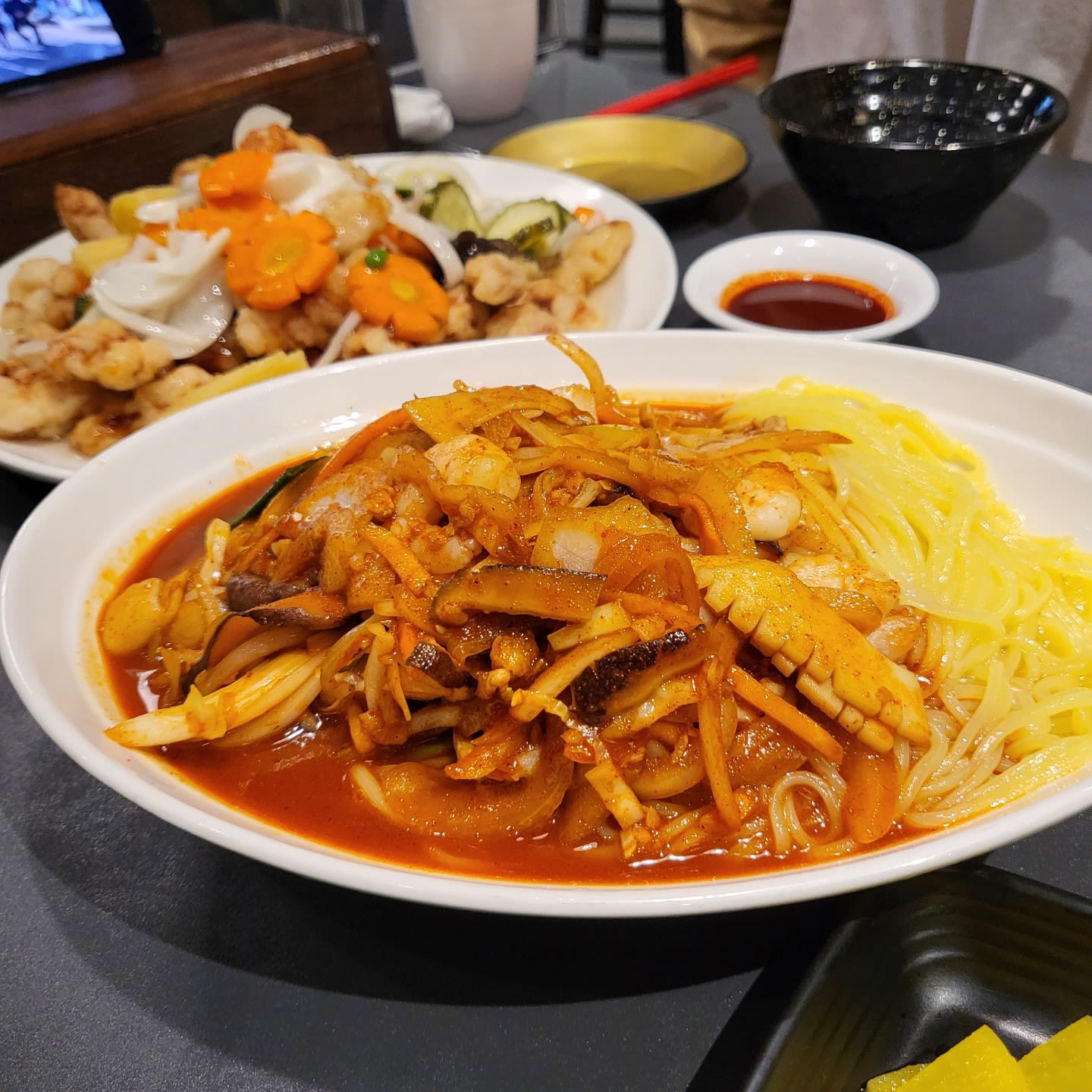 Gan Jjamppong (spicy seafood stir-fried noodles)