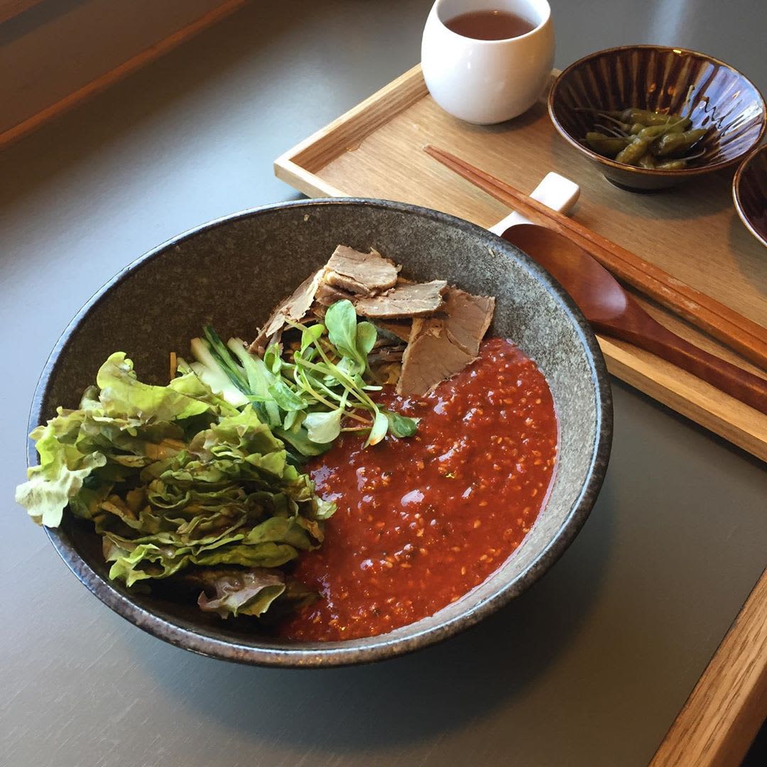 ともバラ肉入りビビン麺