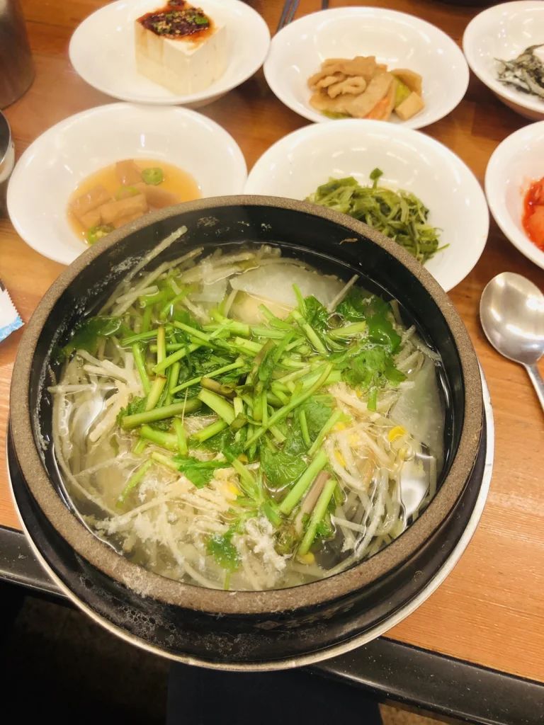 Eunbokguk (brown-backed toadfish soup)