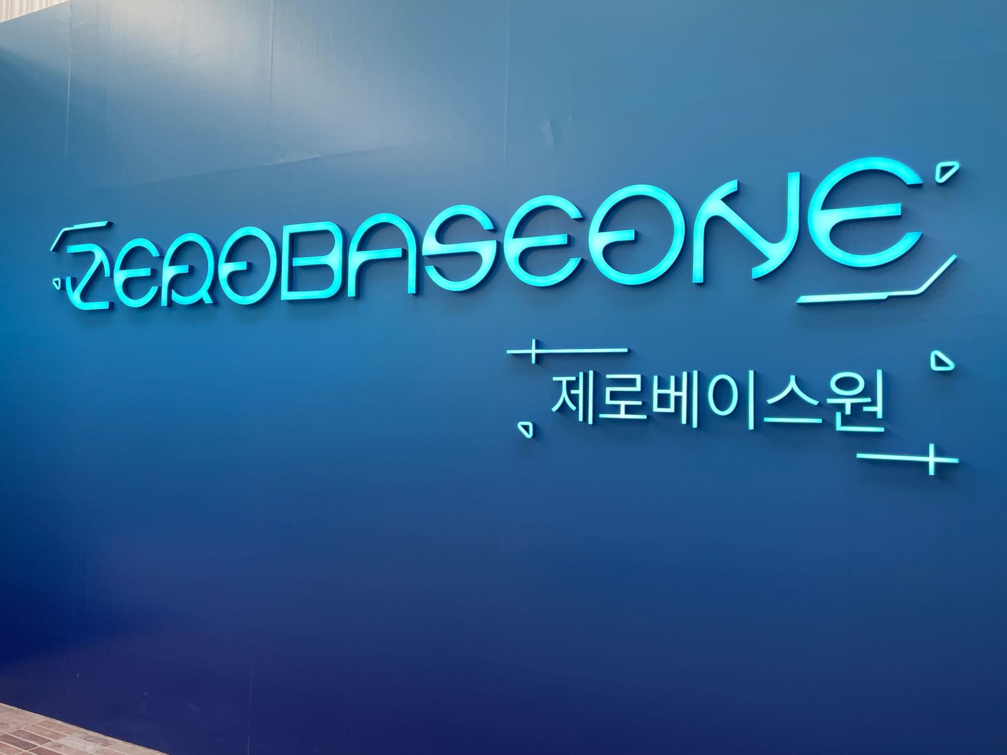 ZEROBASEONE 'BLUE PARADIS' POP-UP