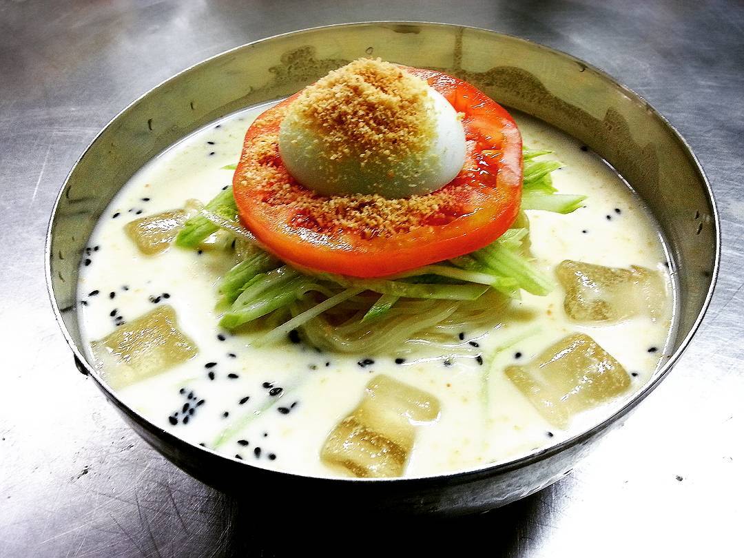 Kong-millmyeon (buckwheat noodles in a bean broth)