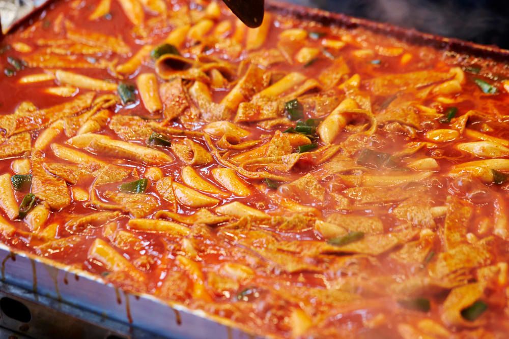 Tteokbokki (spicy rice cake)