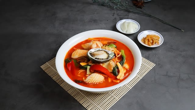 Samseon Abalone Jjamppong (three-delicacy spicy seafood noodle soup with abalone)