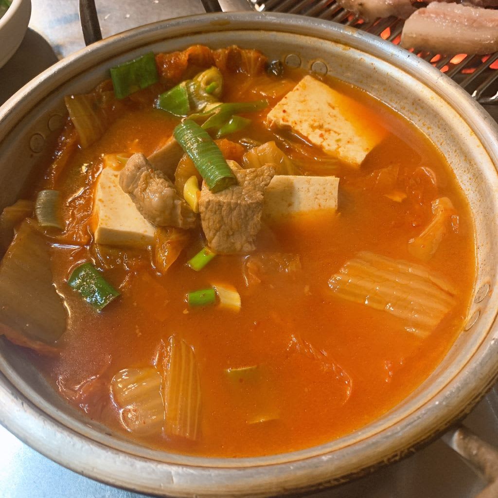 Kimchi-jjigae (Kimchi stew)