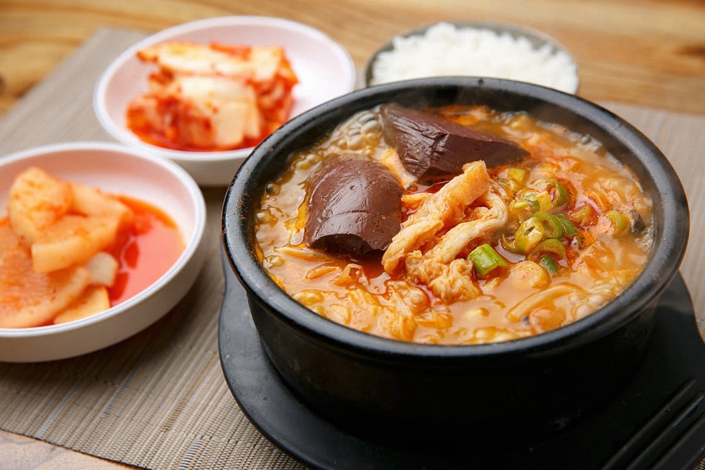 Seonji (clotted blood of cows/pigs) Gukbap
