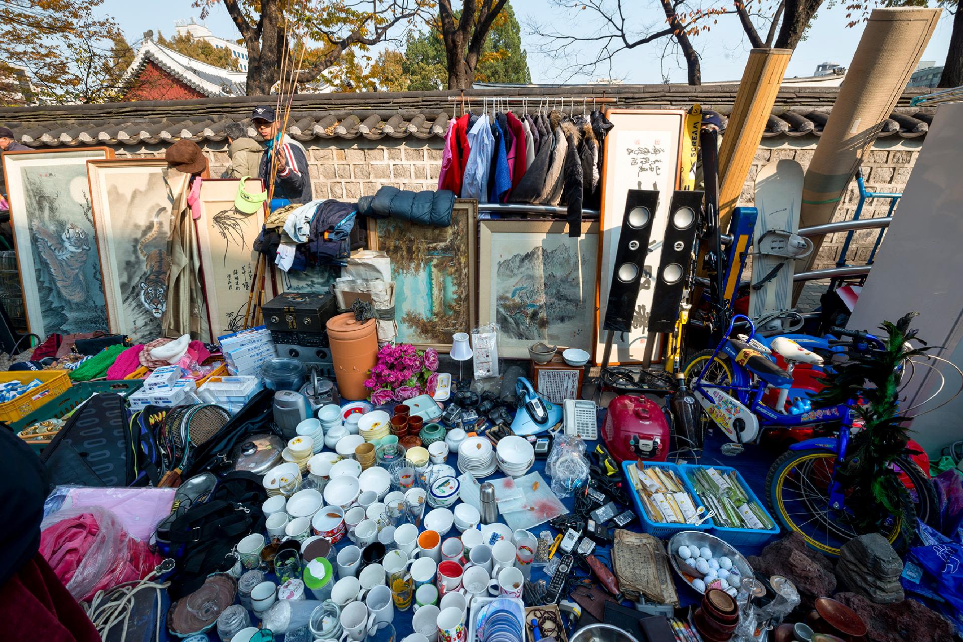 東廟（トンミョ）蚤の市：骨董品とヴィンテージ古着が集まるソウルの