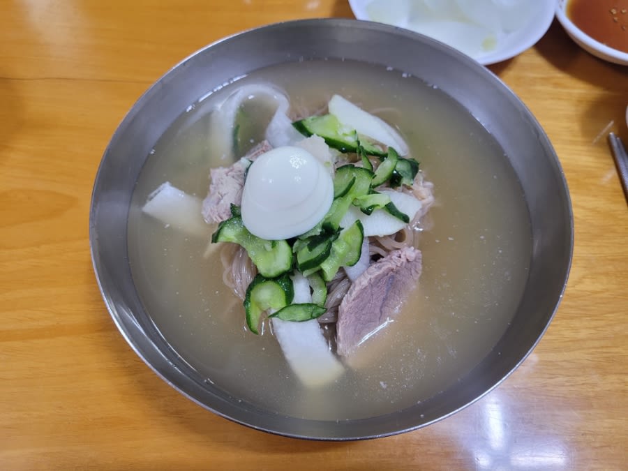 Mul-naengmyeon (buckwheat noodles in cold broth)