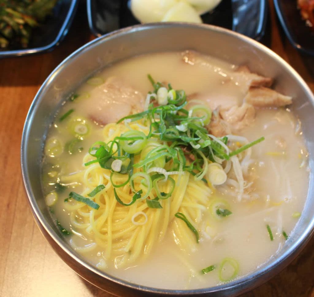 Gogi Guksu (meat noodle soup)