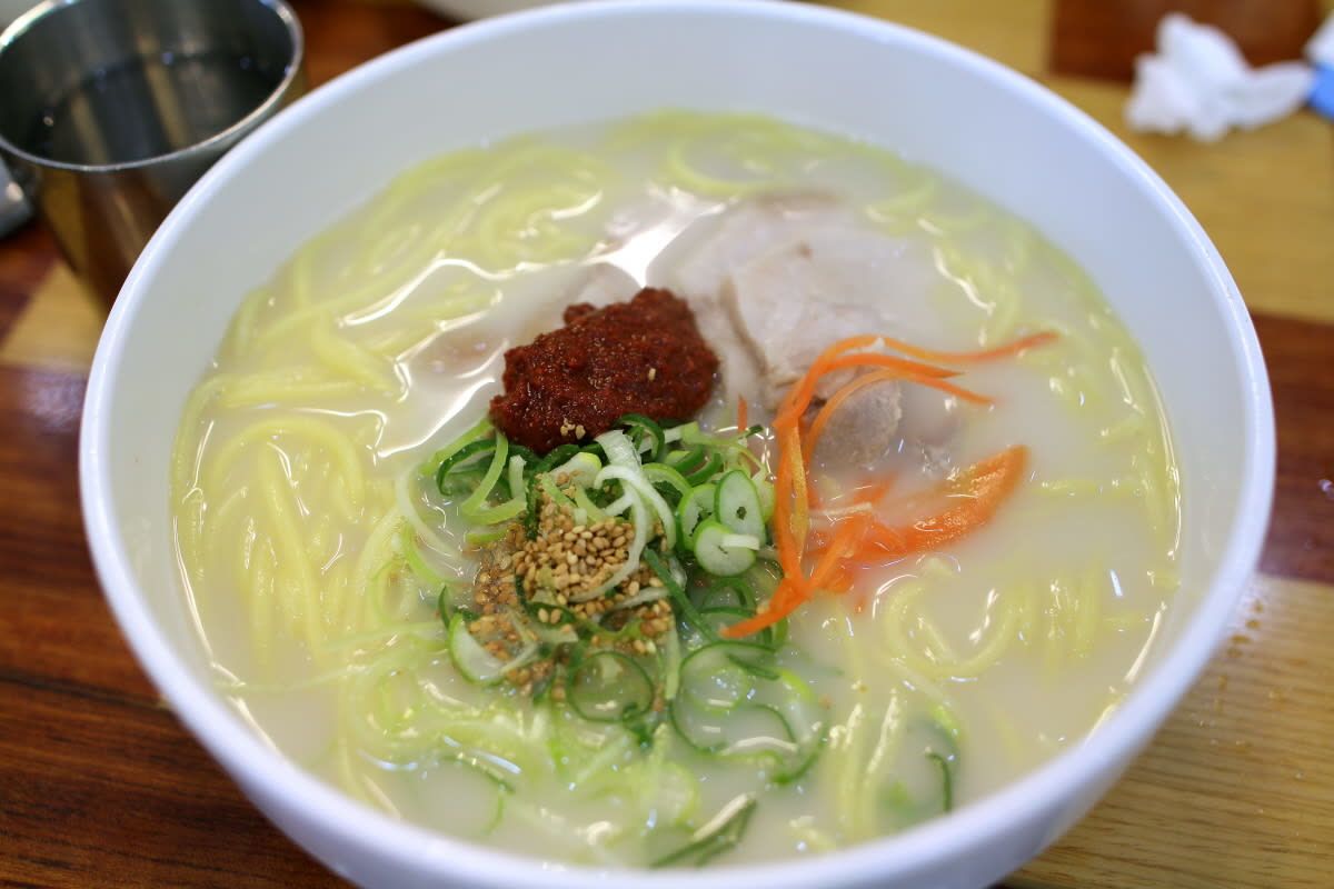 Gogi Guksu (meat noodle soup)