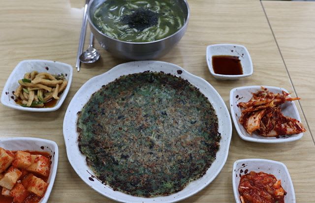 Seaweed Fulvescens and Brown Turban Shell Jeon (pancake)