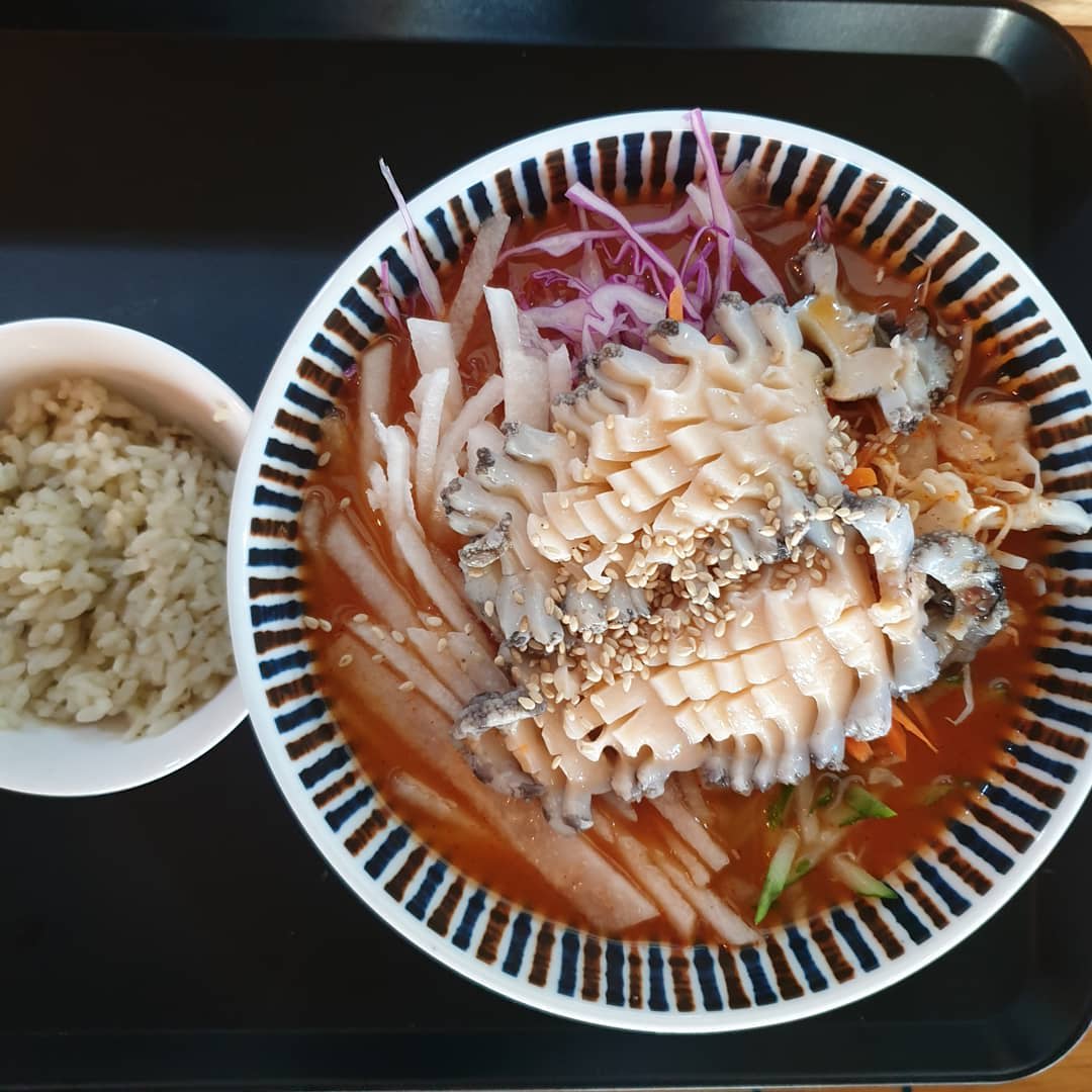 Abalone Herb Mulhoe (cold raw fish soup)