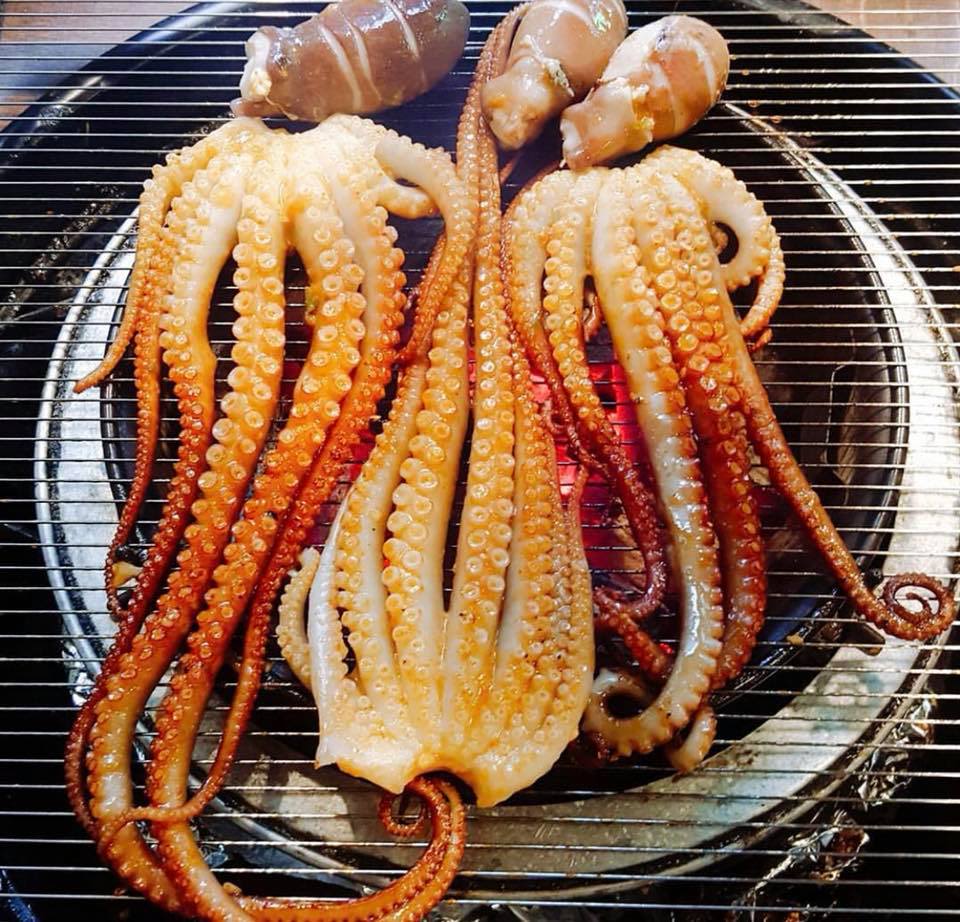 Charcoal-grilled Live Nakji (small octopus)