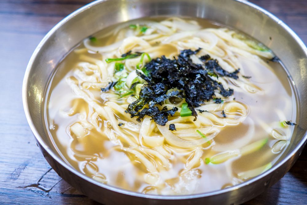 Son Kalguksu (knife-cut noodle soup)