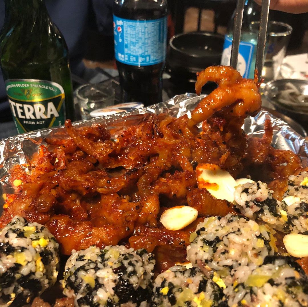 Bul-dakbal (grilled chicken feets)
