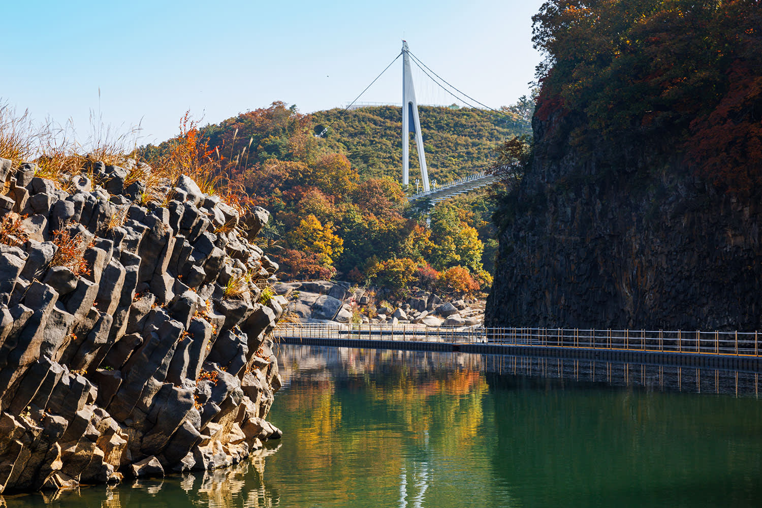 鉄原DMZ非武装地帯/第2トンネル+「UNESCO」漢灘江ジオパークツアー