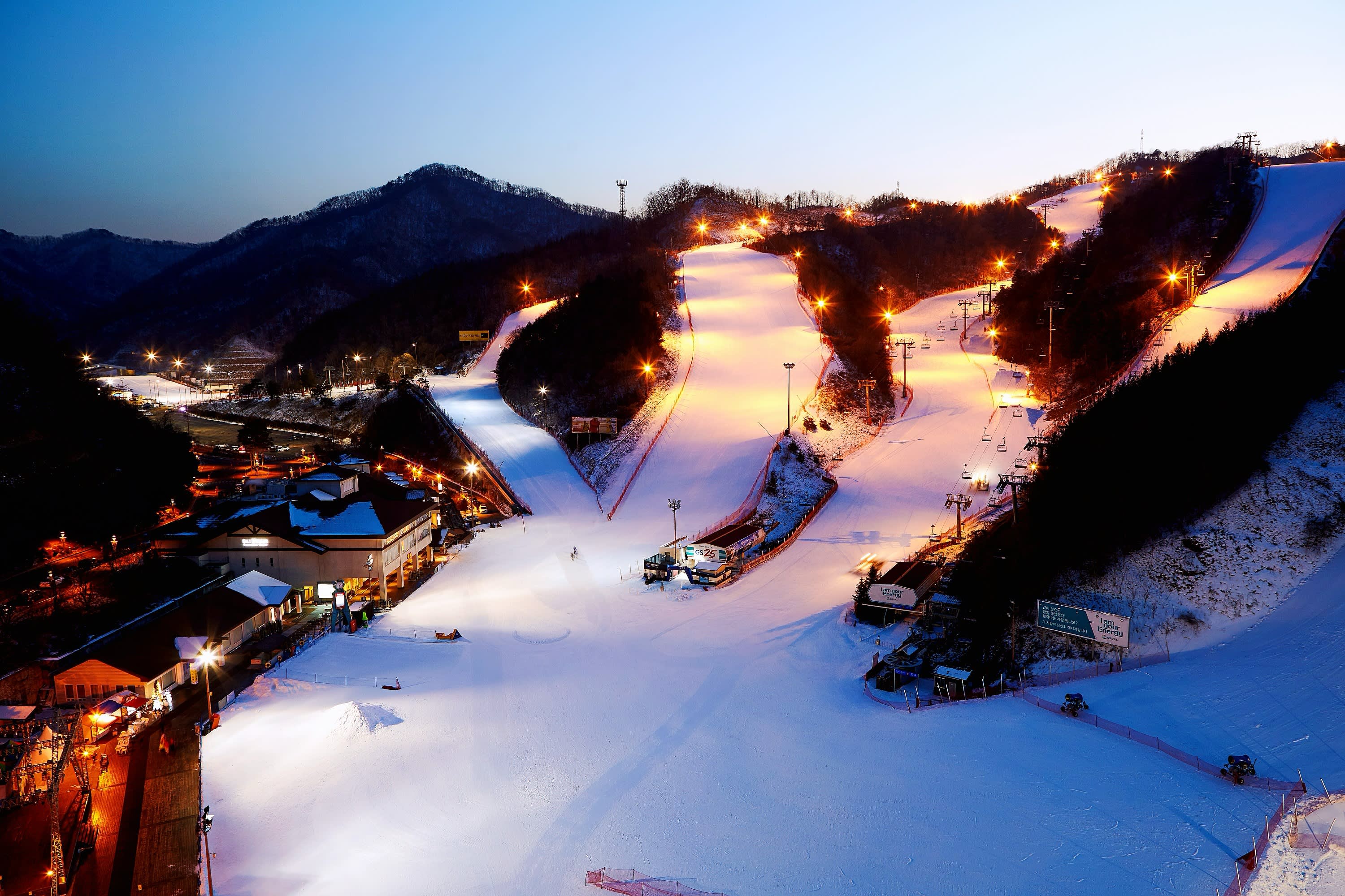 Premium Ski Day Tour : Elysian Gangchon - Intermediate Ski Full Package(include Goggles+Helmet+Gloves)