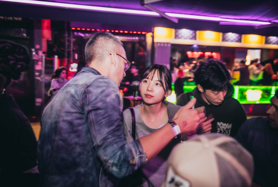 [首尔] 解放村 Hipster Street Premium Pub Crawl + Drag Show