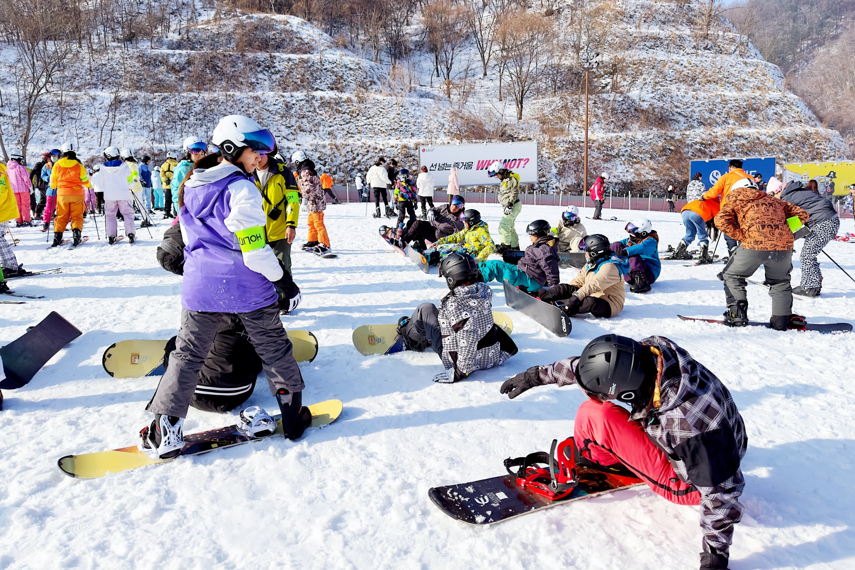 Elysian Ski Day Tour from Seoul (Snowboard Clothing + Ski gear + Basic Ski Lessons)