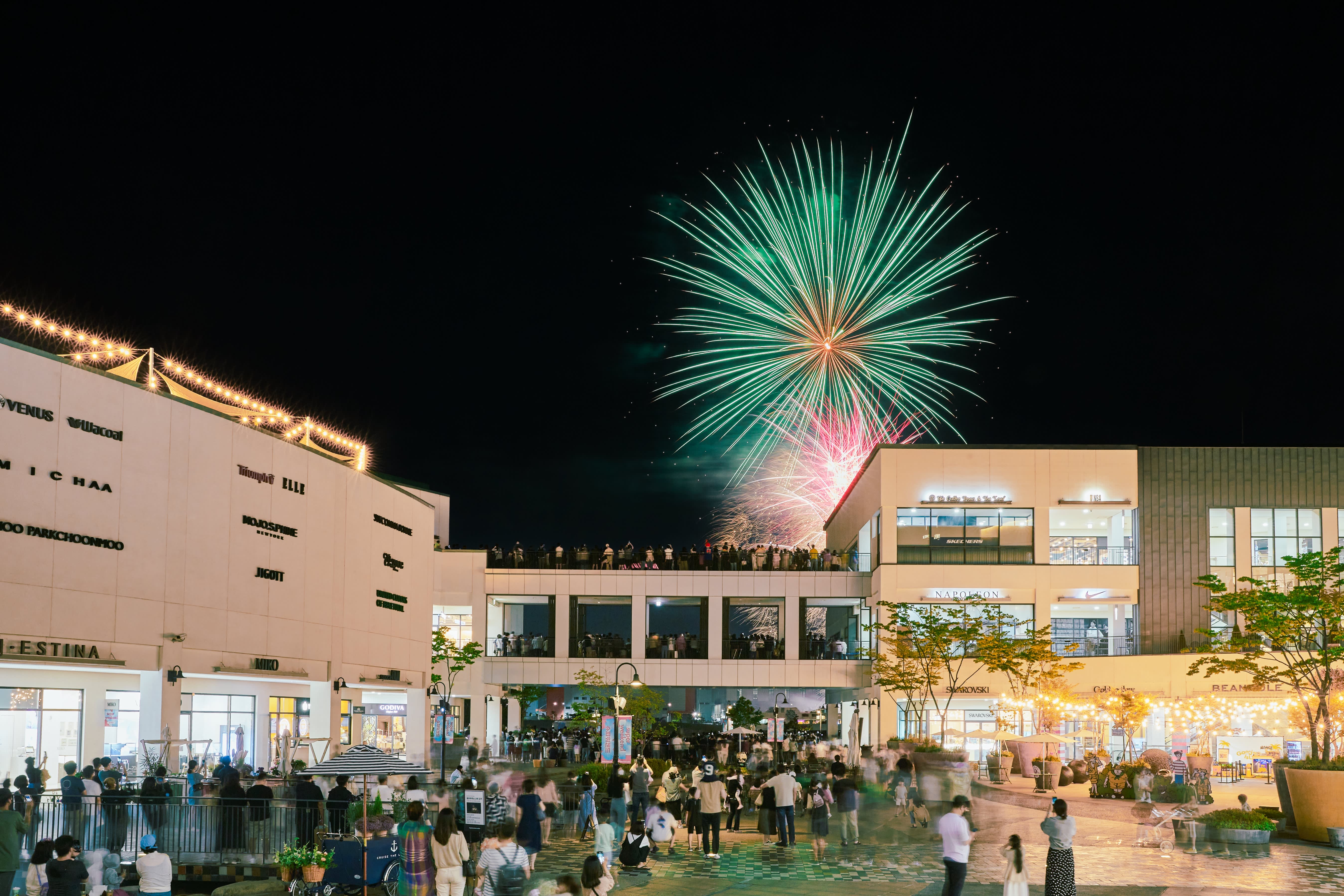 Hyundai Premium Outlet Gimpo + Fireworks Cruise Private Day Tour