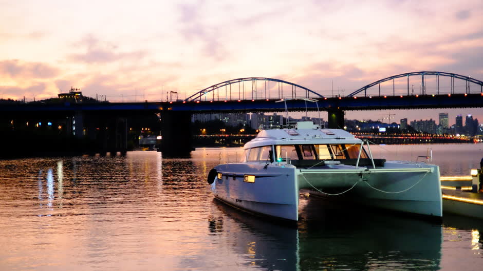 [Seoul Banpo] Hyundai Yacht Luxury Yacht Party Boat Public Tour