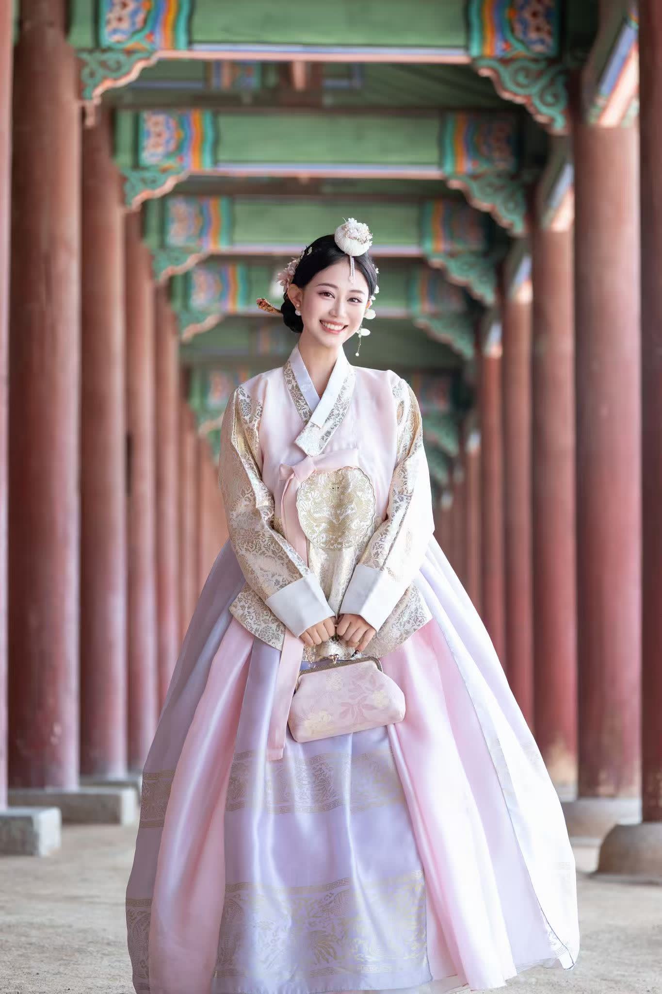 [Seoul] DeKo Signature K-Makeup & Simple Personal Color Analysis Experience