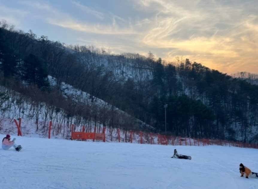 Shuttle bus to the Jisan Forest Resort Ski  (Not include Ski gear, Clothing, Lessons, Lift)