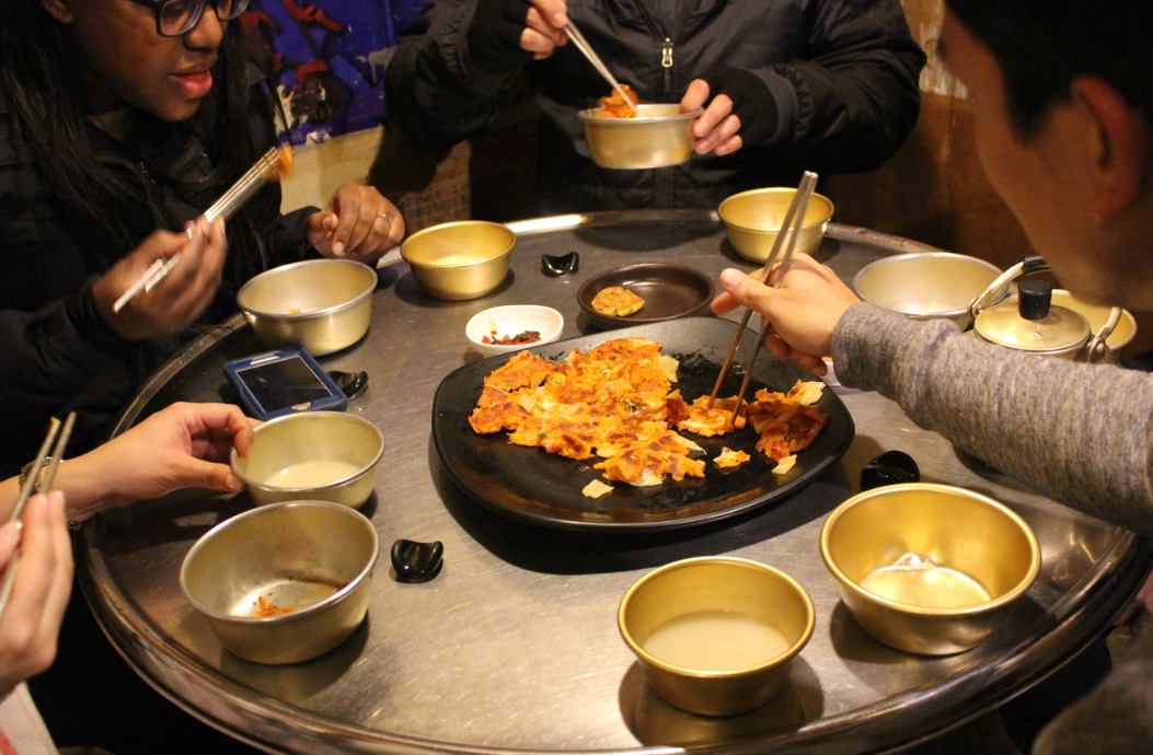 [Seoul] Small-Group Night Dining Tour: 10 Tastings With Authentic KBBQ