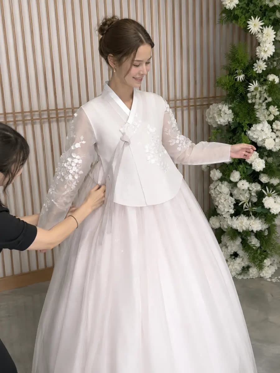 [Seoul] Premium Hanbok Studio Snap Photography in Sinsadong, Gangnam